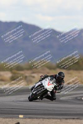 media/Nov-16-2025-Race Pace (Sun) [[8c5fa54630]]/Non Verified Riders (1st 20 Minutes)/5-Turn 15 (110pm)/